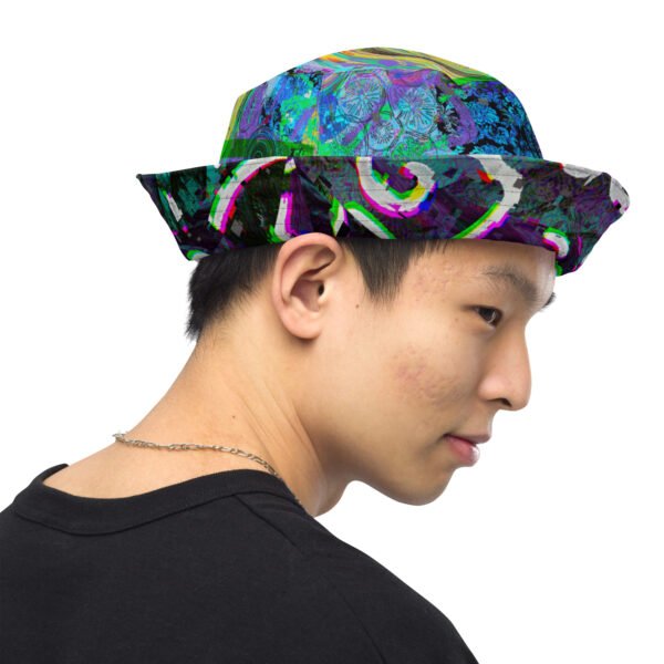 Reversible bucket hat